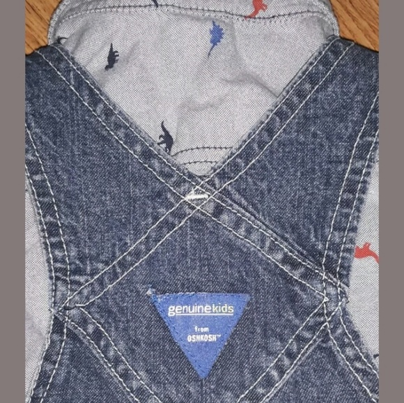 Boys Oshkosh and Carters lot of 2 18 months - Picture 2 of 8